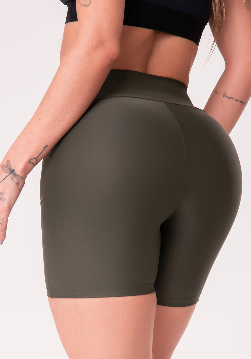 Short Verde Militar Com Recortes Básico Dlk