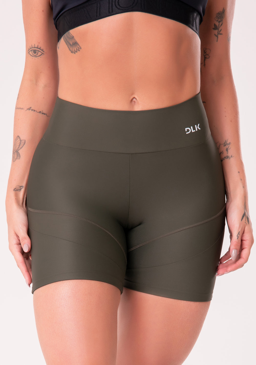 Short Verde Militar Com Recortes Básico Dlk