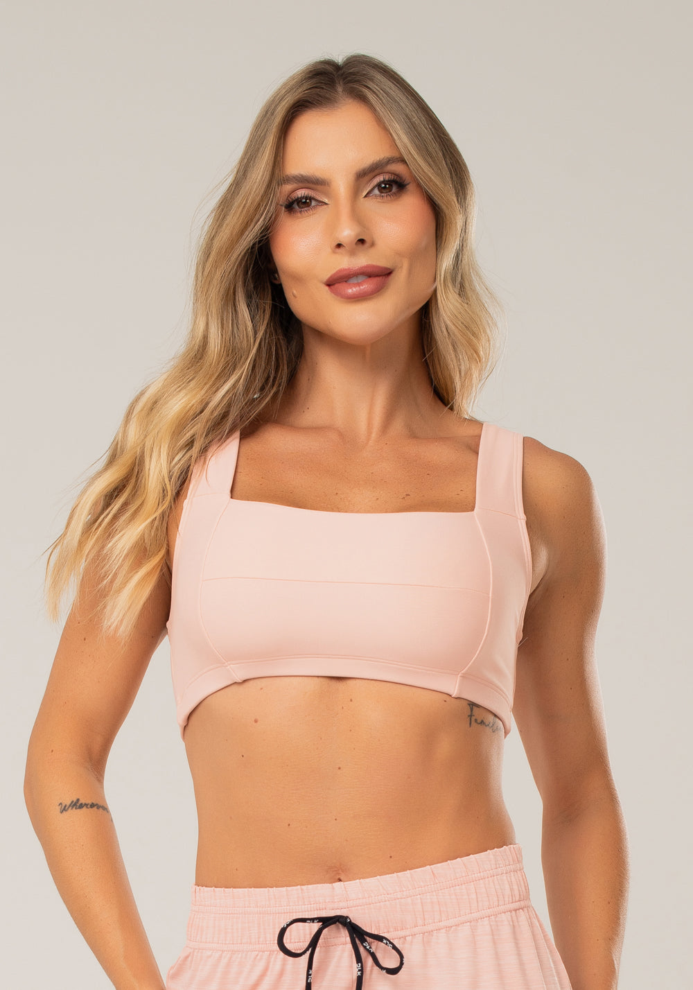 Top Fitness Feminino Rosê Com Decote Reto E Recortes Dlk