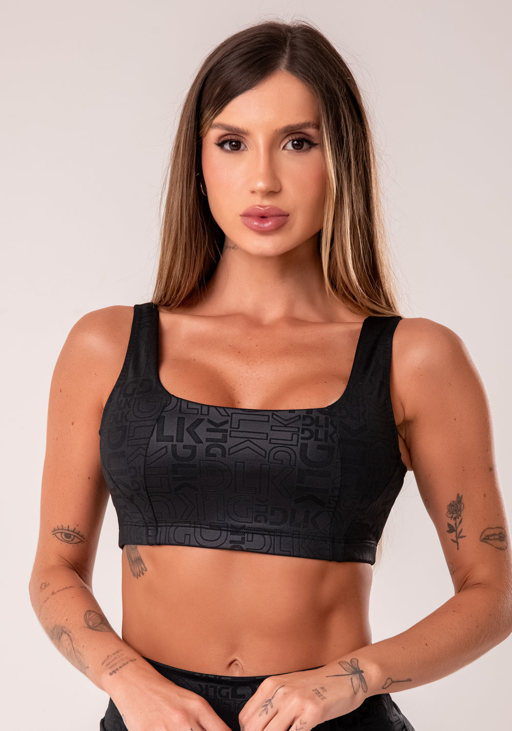 Top Fitness Feminino Preto Com Decote Quadrado Logomania Reflections Dlk