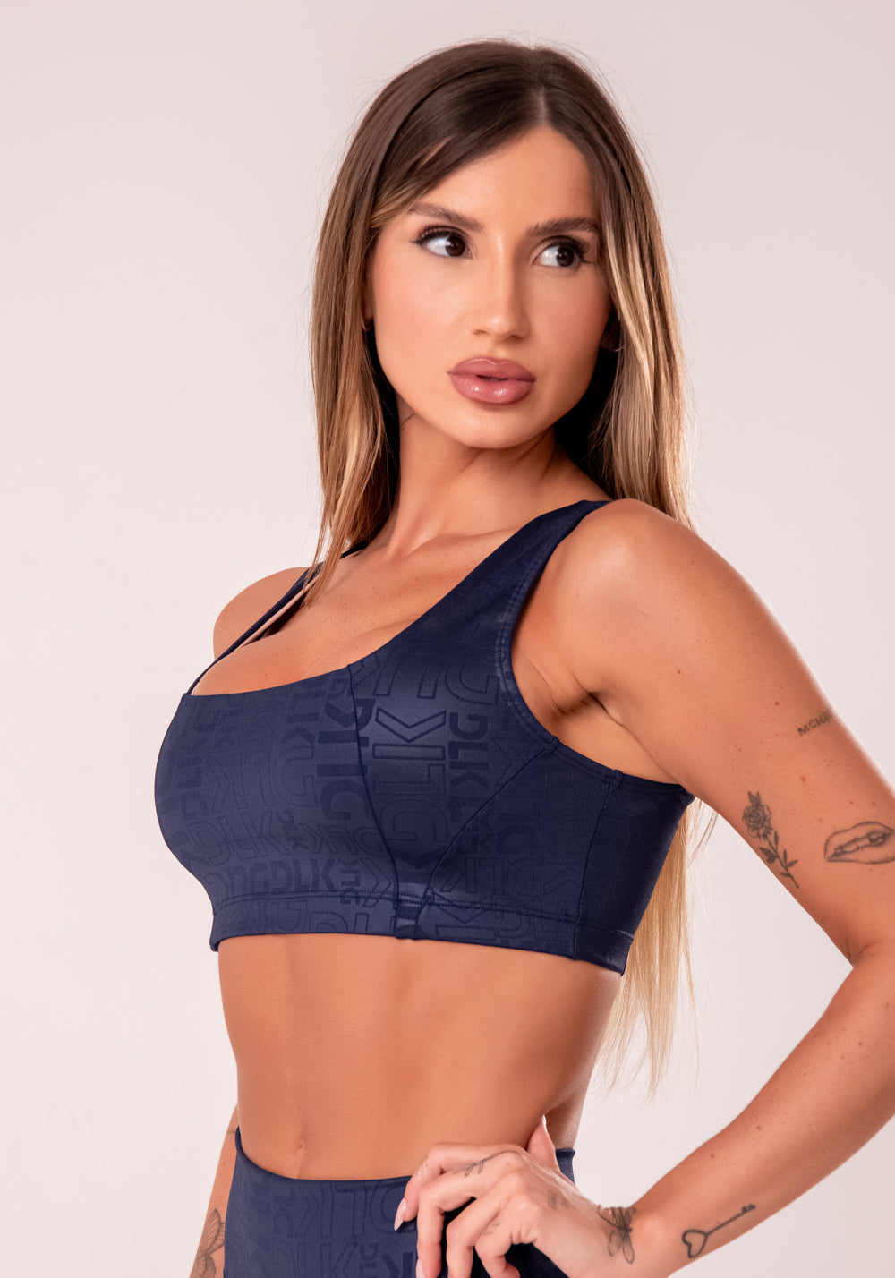 Top Fitness Feminino Azul Marinho Com Decote Quadrado Logomania Reflections Dlk