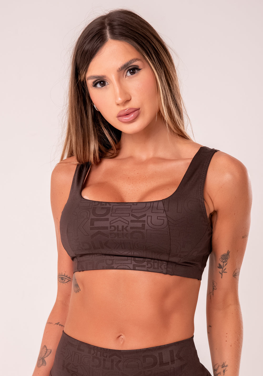 Top Fitness Feminino Marrom Com Decote Quadrado Logomania Reflections Dlk