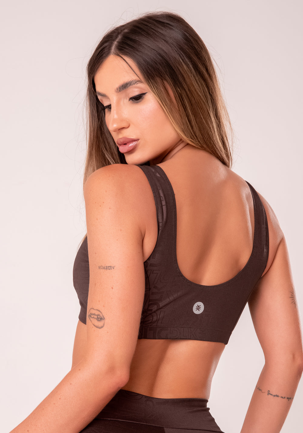 Top Fitness Feminino Marrom Com Decote Quadrado Logomania Reflections Dlk