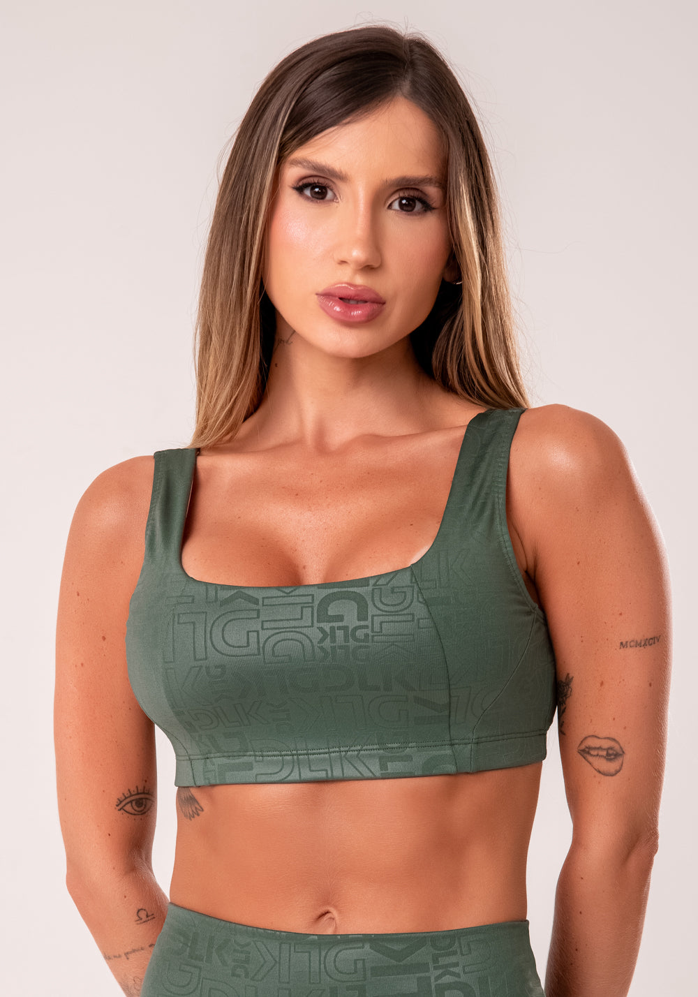 Top Fitness Feminino Verde Com Decote Quadrado Logomania Reflections Dlk