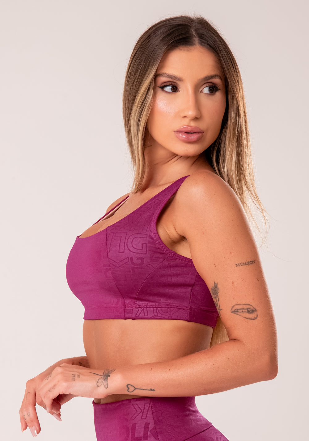 Top Fitness Feminino Vinho Com Decote Quadrado Logomania Reflections Dlk