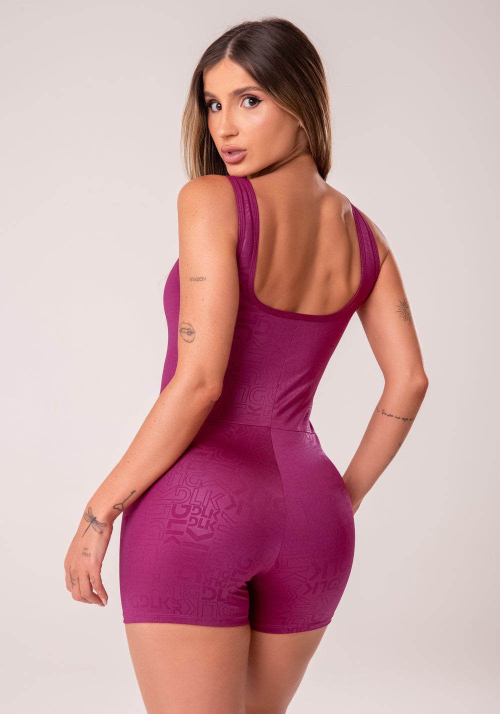 Macaquinho Fitness Feminino Vinho Com Decote Quadrado Logomania Reflections Dlk
