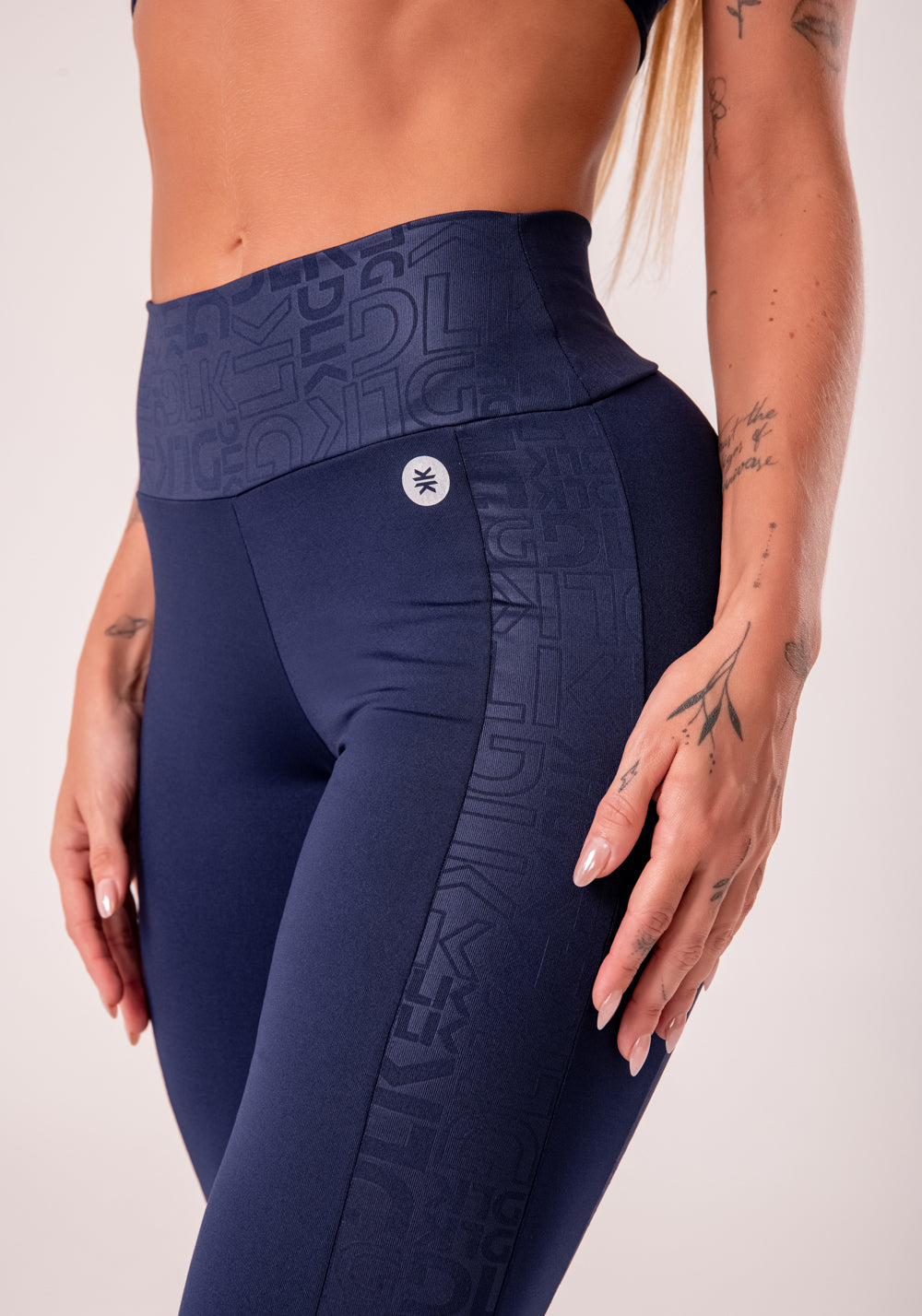Legging Fitness Feminina Azul Marinho Com Recortes Logomania Reflections Dlk