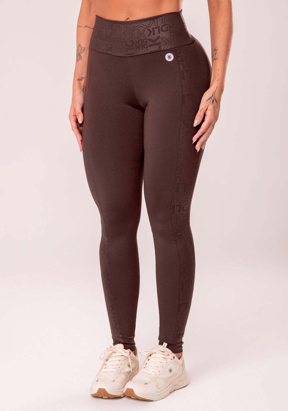 Legging Fitness Feminina Marrom Com Recortes Logomania Reflections Dlk