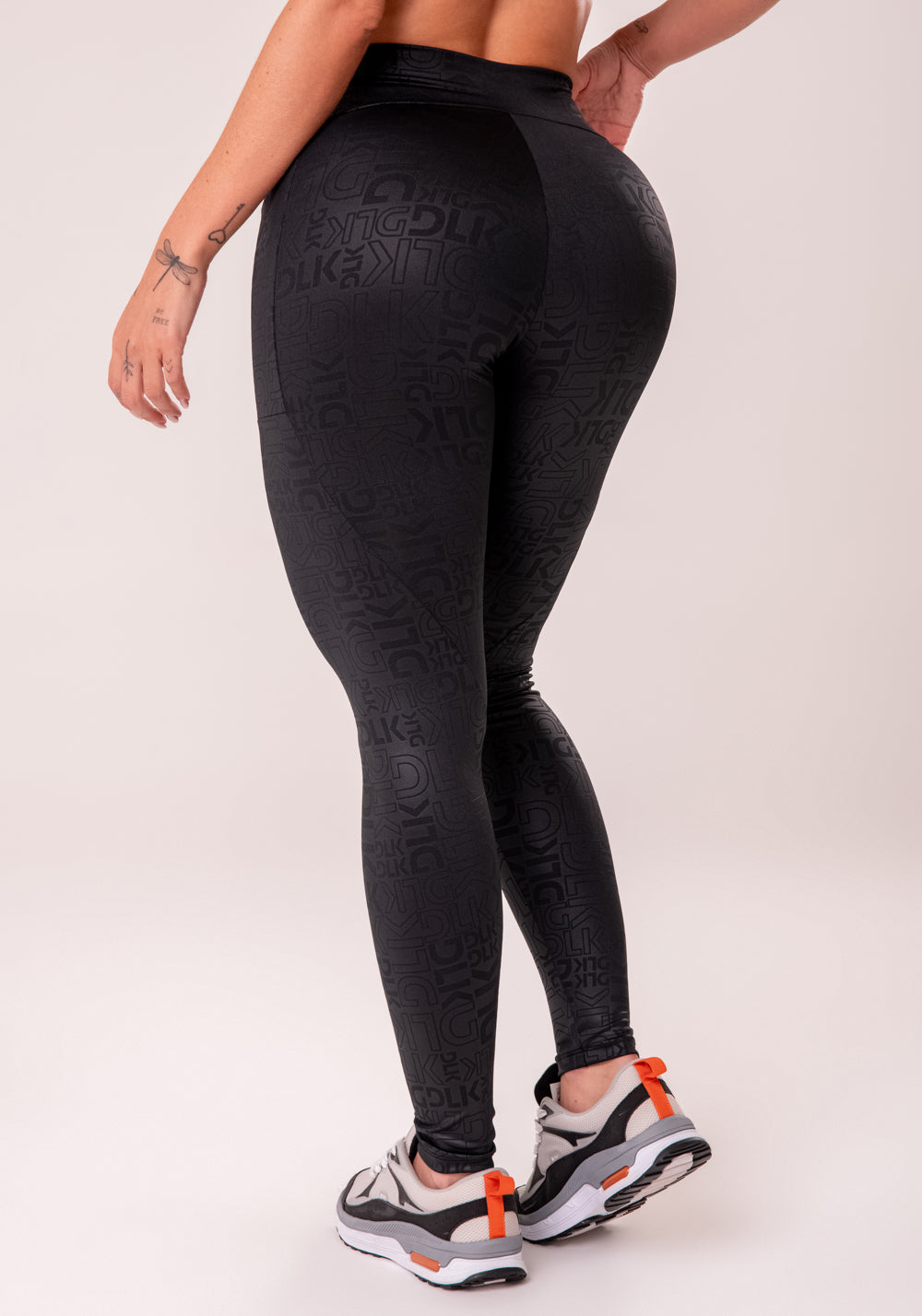Legging Fitness Feminina Preto Com Bolsos Logomania Reflections Dlk