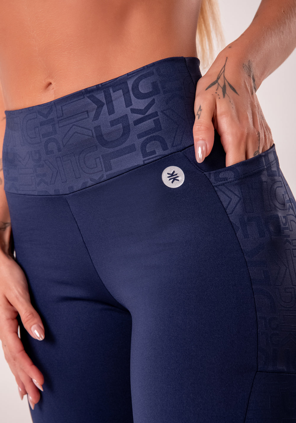 Legging Fitness Feminina Azul Marinho Com Bolsos Logomania Reflections Dlk