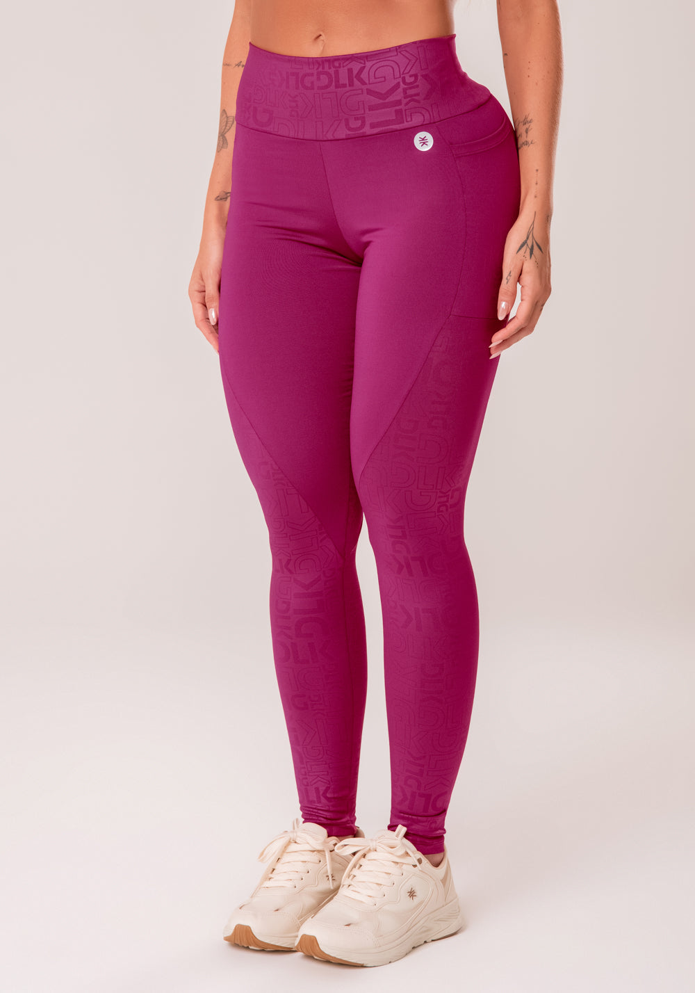 Legging Fitness Feminina Vinho Com Bolsos Logomania Reflections Dlk