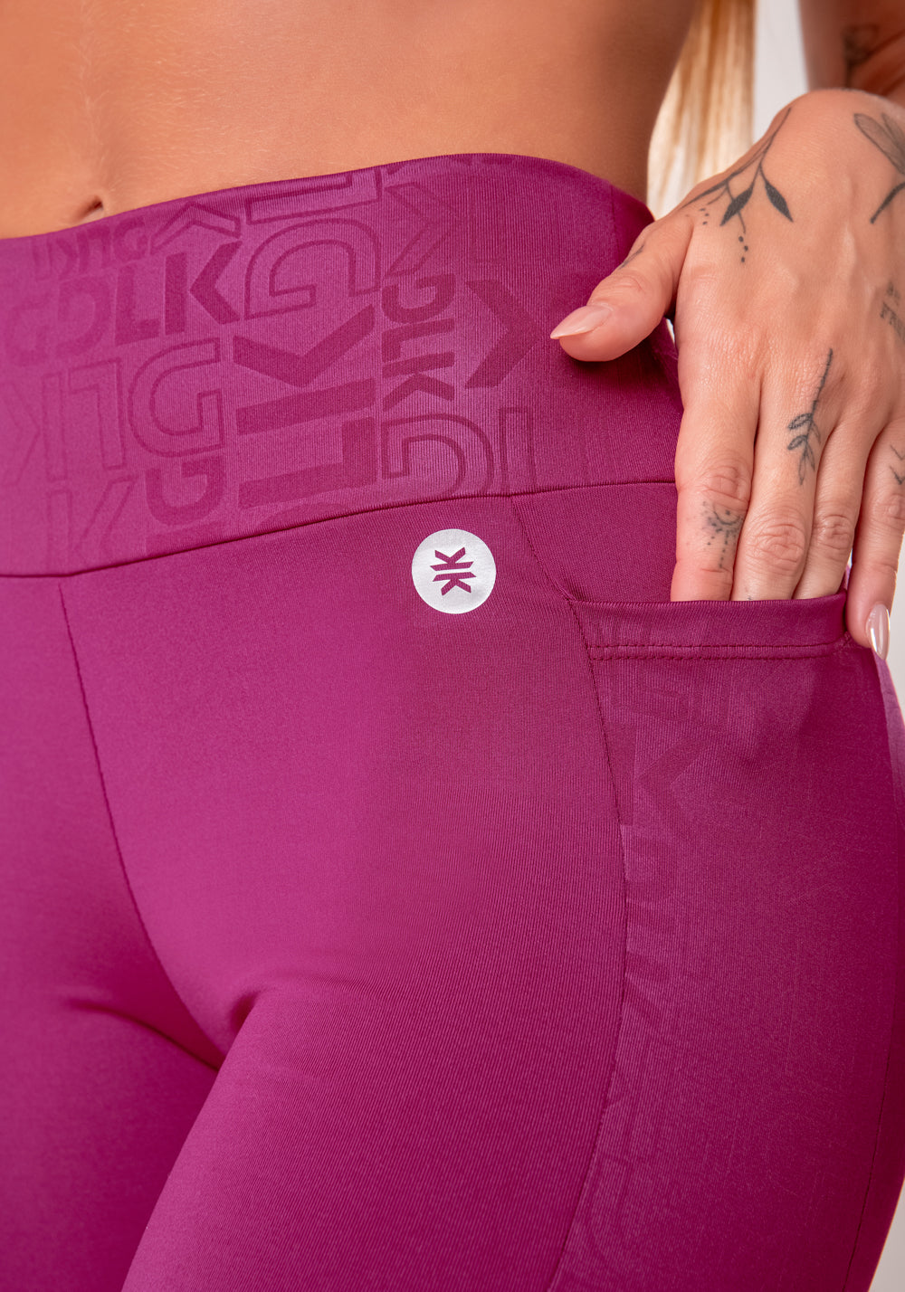 Legging Fitness Feminina Vinho Com Bolsos Logomania Reflections Dlk