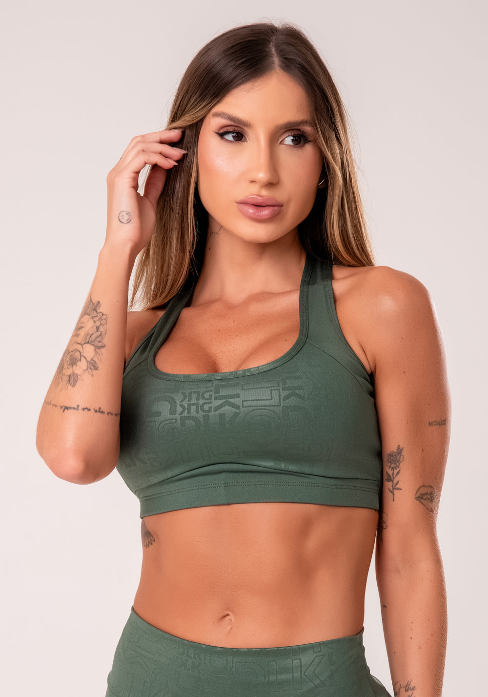 Top Fitness Feminino Verde Com Bojo E Recortes Logomania Reflections Dlk