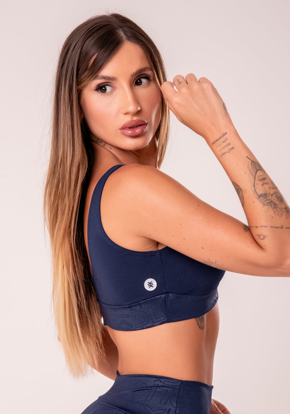 Top Fitness Feminino Azul Marinho Com Recortes Logomania Reflections Dlk