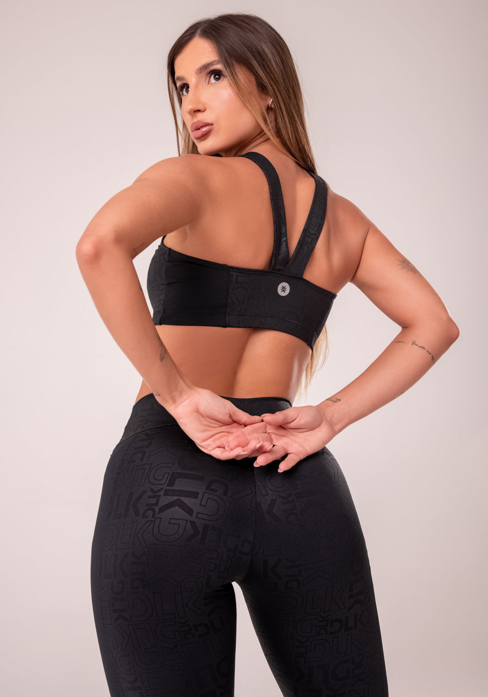 Top Fitness Feminino Preto Com Cava Americana Logomania Reflections Dlk