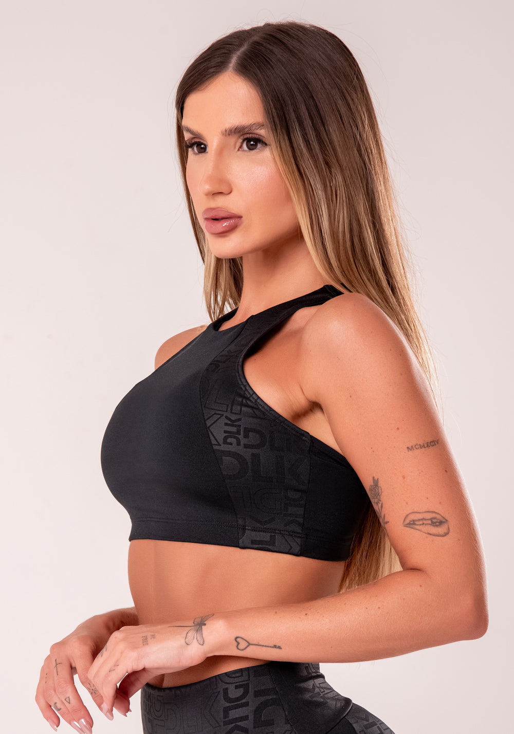 Top Fitness Feminino Preto Com Cava Americana Logomania Reflections Dlk