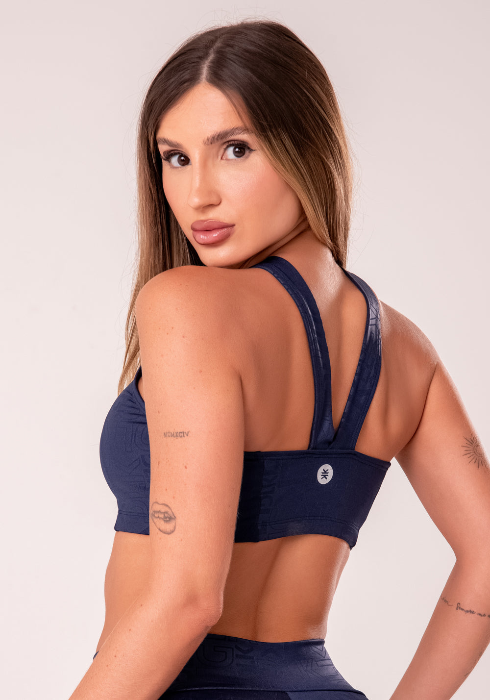 Top Fitness Feminino Azul Marinho Com Cava Americana Logomania Reflections Dlk