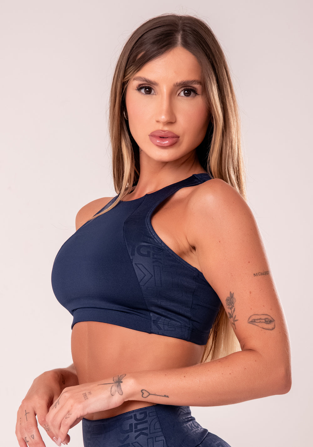 Top Fitness Feminino Azul Marinho Com Cava Americana Logomania Reflections Dlk