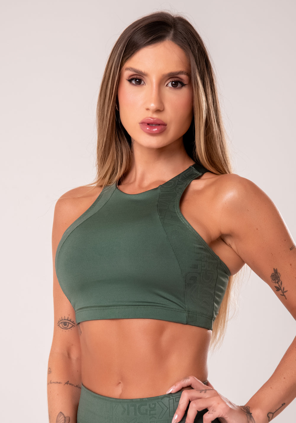 Top Fitness Feminino Verde Com Cava Americana Logomania Reflections Dlk