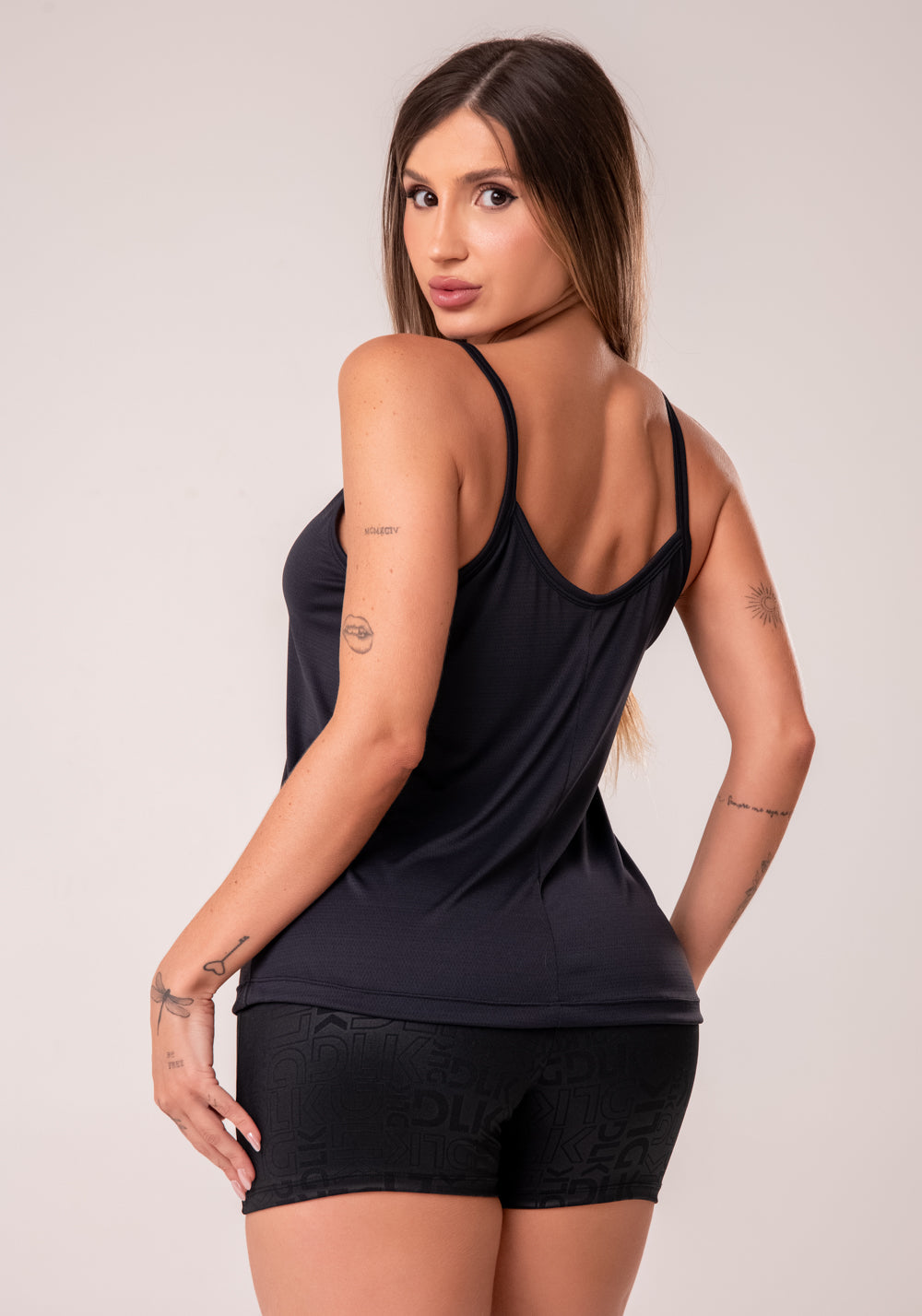 Camiseta Fitness Feminina Preto De Alcinha Com Decote V Reflections Dlk