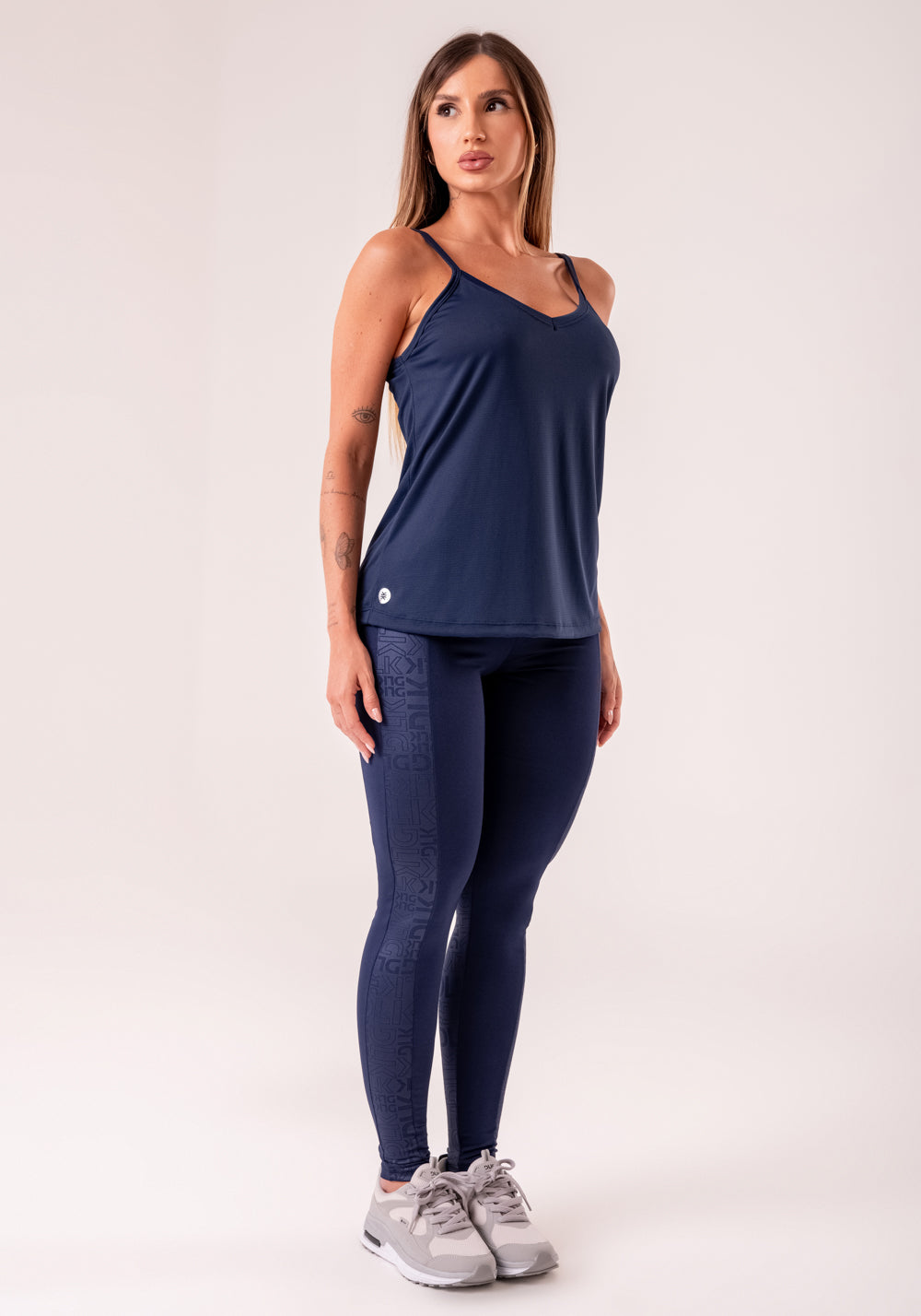 Camiseta Fitness Feminina Azul Marinho De Alcinha Com Decote V Reflections Dlk