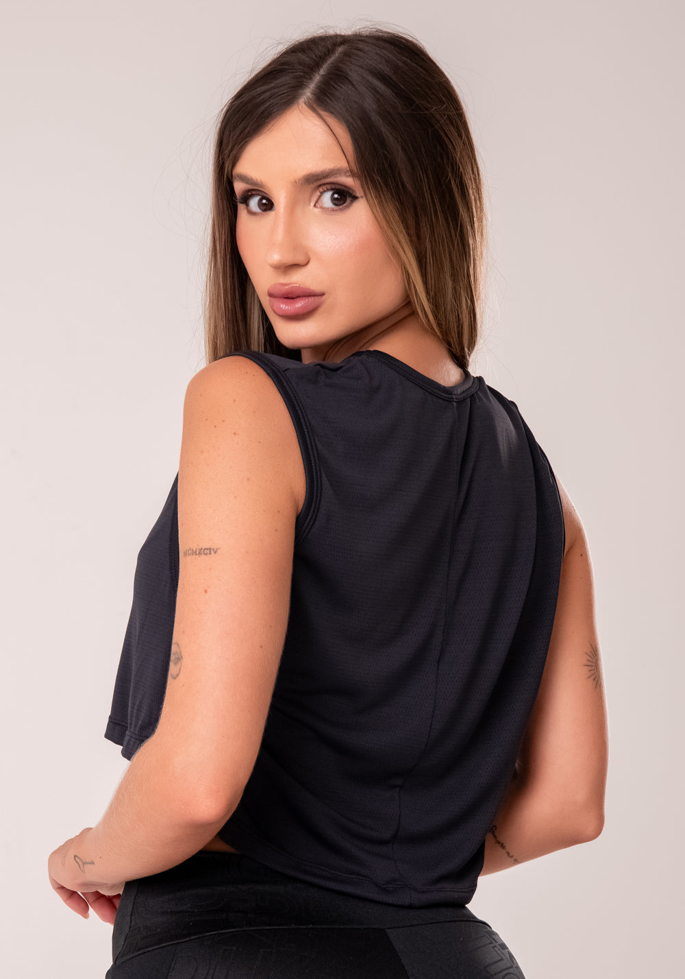 Cropped Mullet Feminino Preto Com Maxi Cava Reflections Dlk