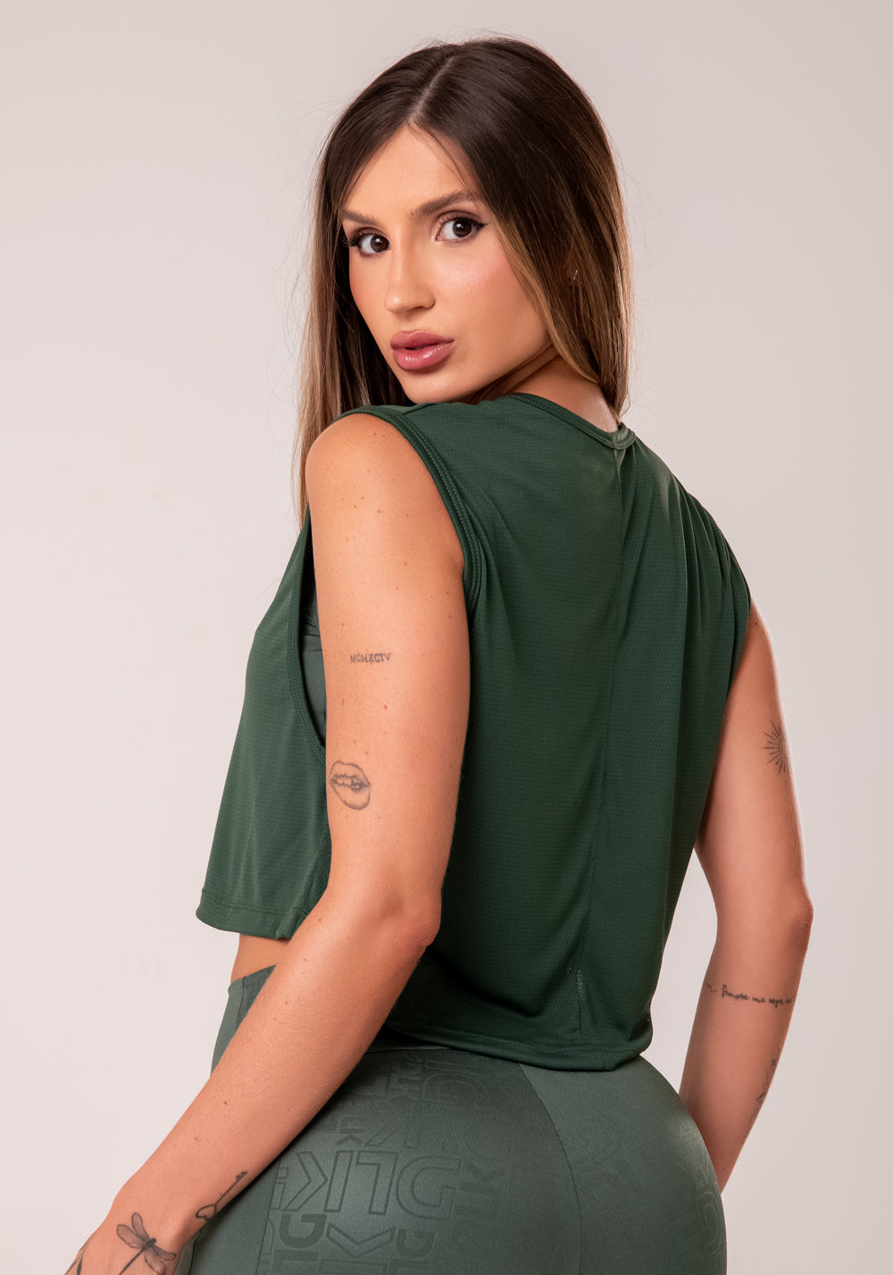 Cropped Mullet Feminino Verde Com Maxi Cava Reflections Dlk