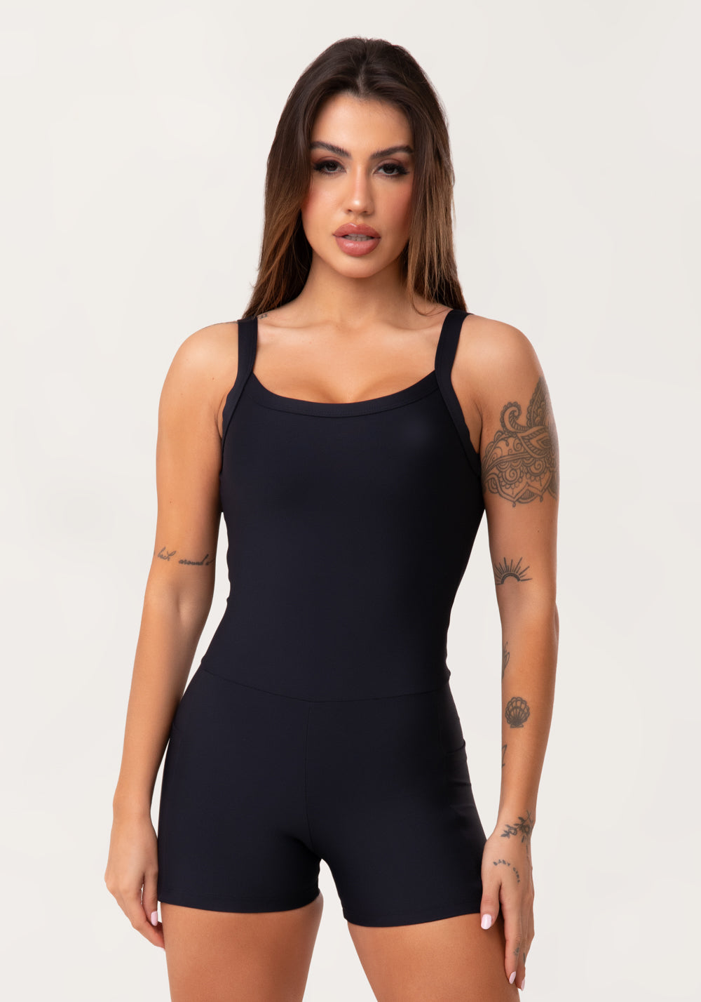 Macaquinho Fitness Feminino Preto Com Bolsos Aura Dlk