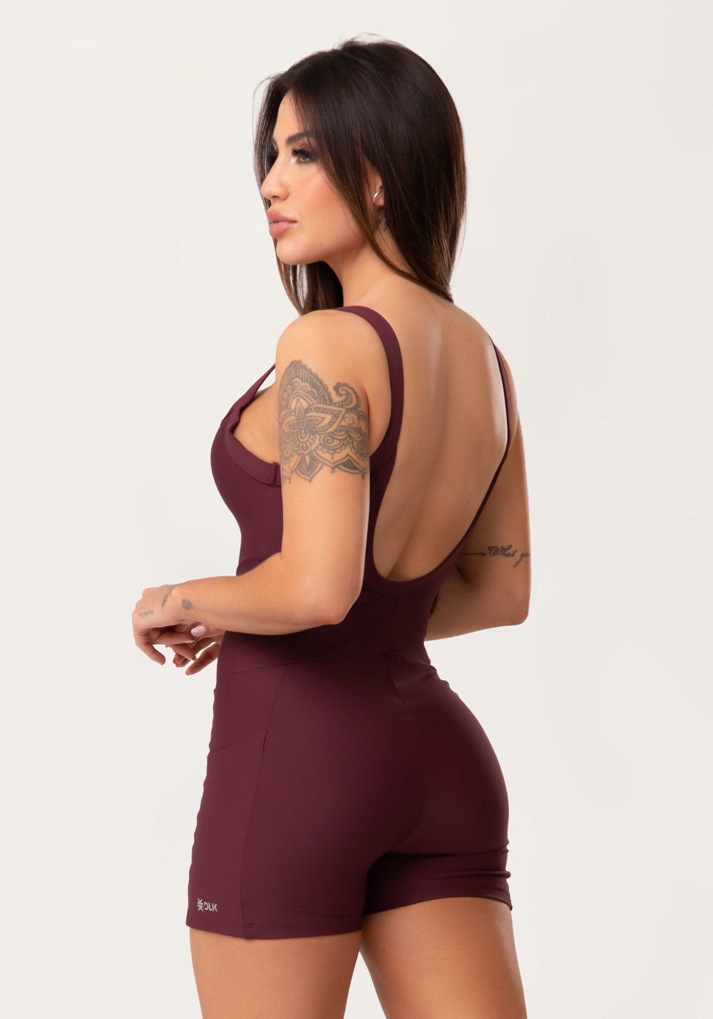 Macaquinho Fitness Feminino Vinho Com Bolsos Aura Dlk