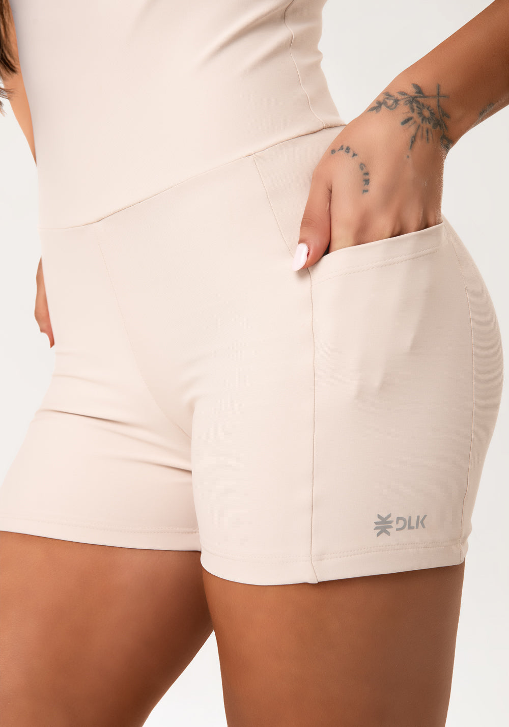 Macaquinho Fitness Feminino Nude Com Bolsos Aura Dlk