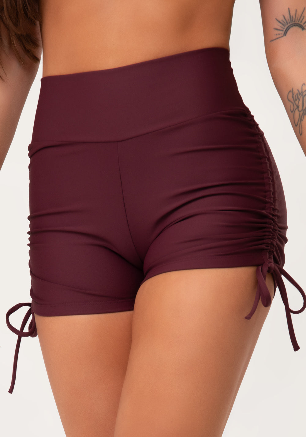 Short Fitness Feminino Vinho Com Franzido Aura Dlk