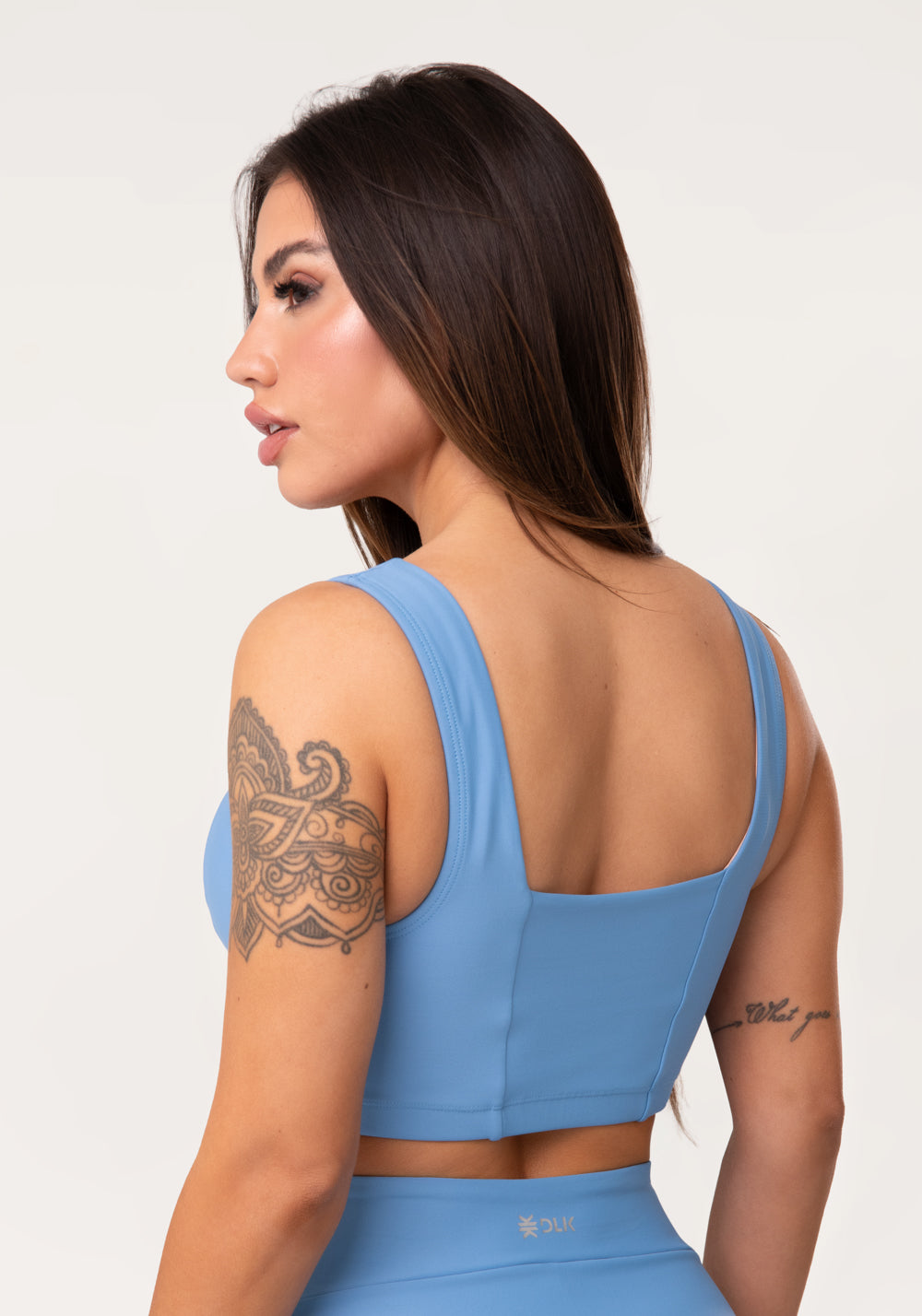 Top Fitness Feminino Azul Decote Reto Com Recortes Aura Dlk