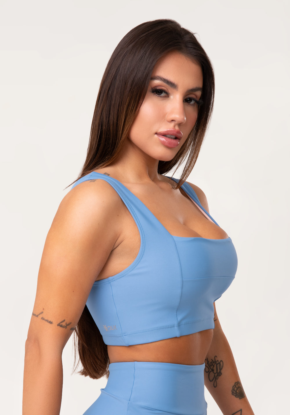 Top Fitness Feminino Azul Decote Reto Com Recortes Aura Dlk