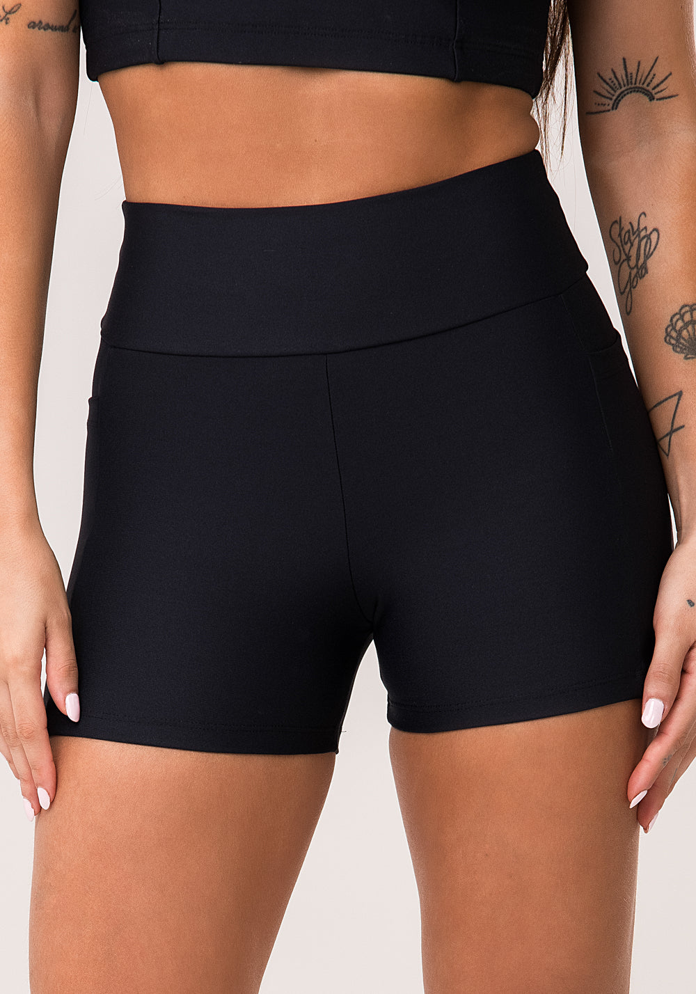 Short Fitness Feminino Preto Com Bolsos Aura Dlk