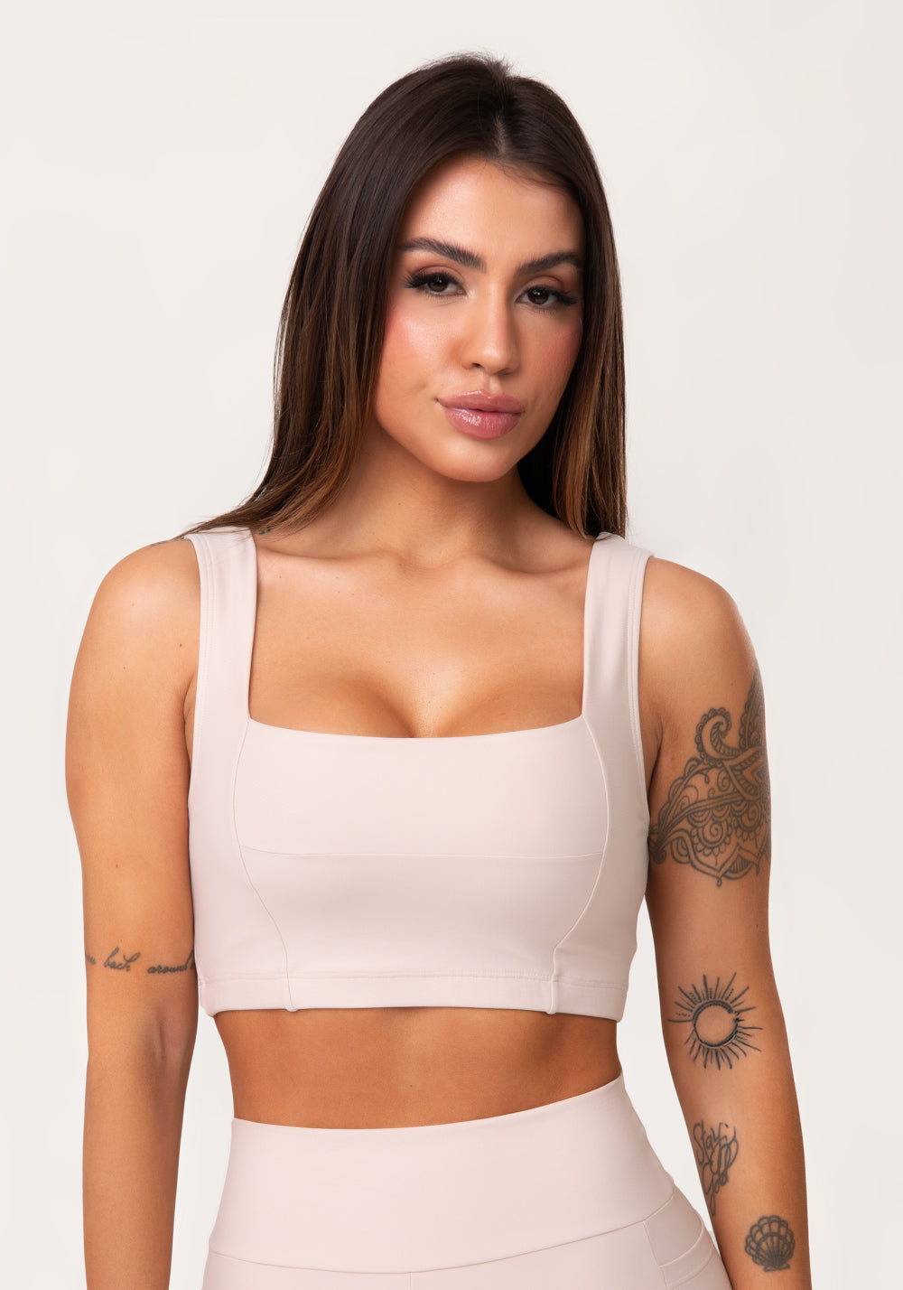 Top Fitness Feminino Nude Decote Reto Com Recortes Aura Dlk