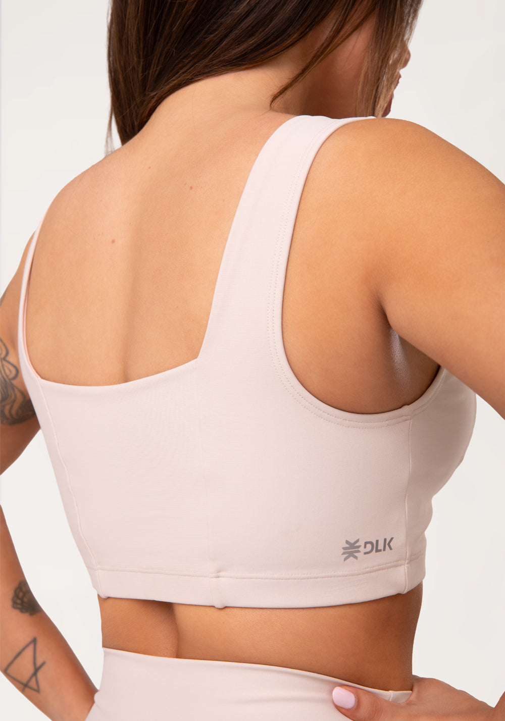 Top Fitness Feminino Nude Decote Reto Com Recortes Aura Dlk