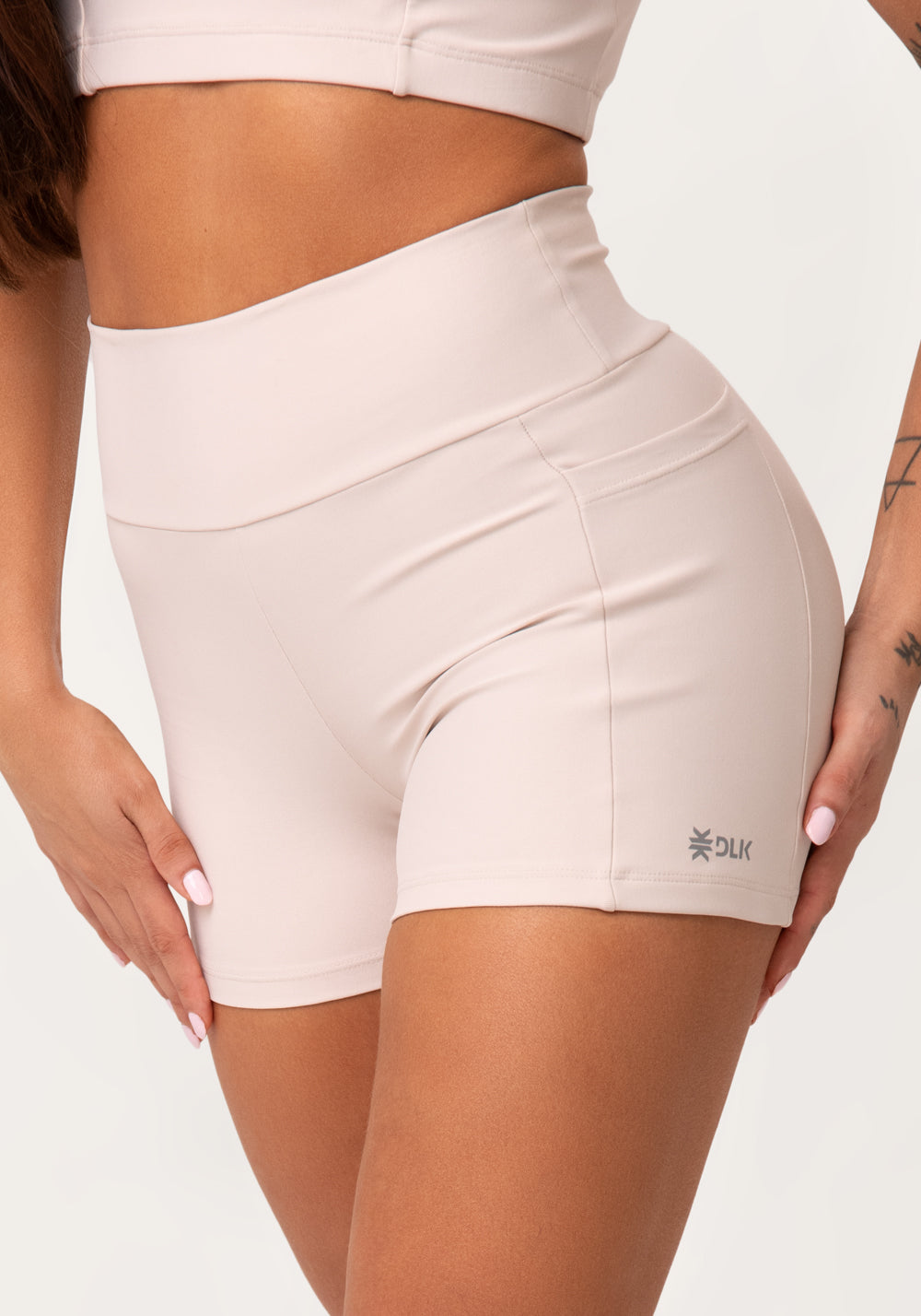 Short Fitness Feminino Nude Com Bolsos Aura Dlk