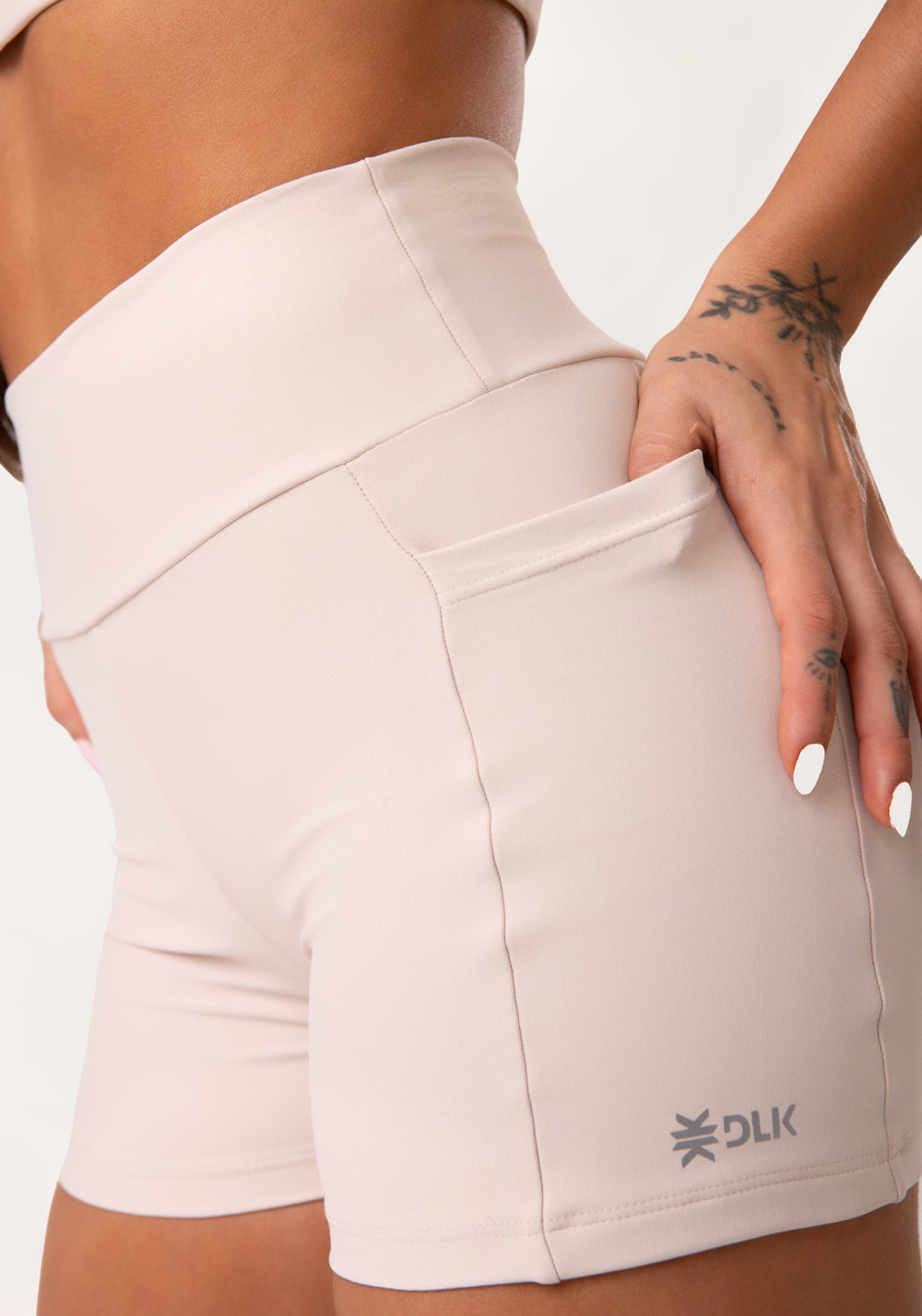 Short Fitness Feminino Nude Com Bolsos Aura Dlk