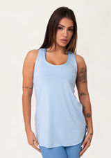 Camiseta Fitness Feminina Alongada Azul Claro Aura Dlk