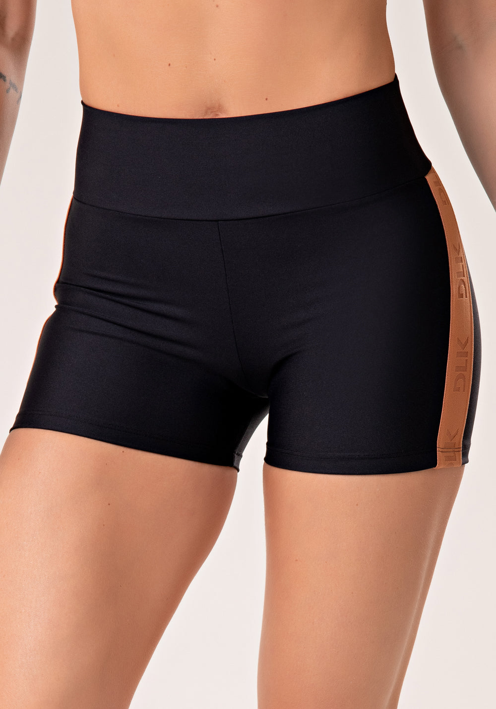 Short Fitness Feminino Preto Com Elástico Lateral Amêndoa Energy Dlk