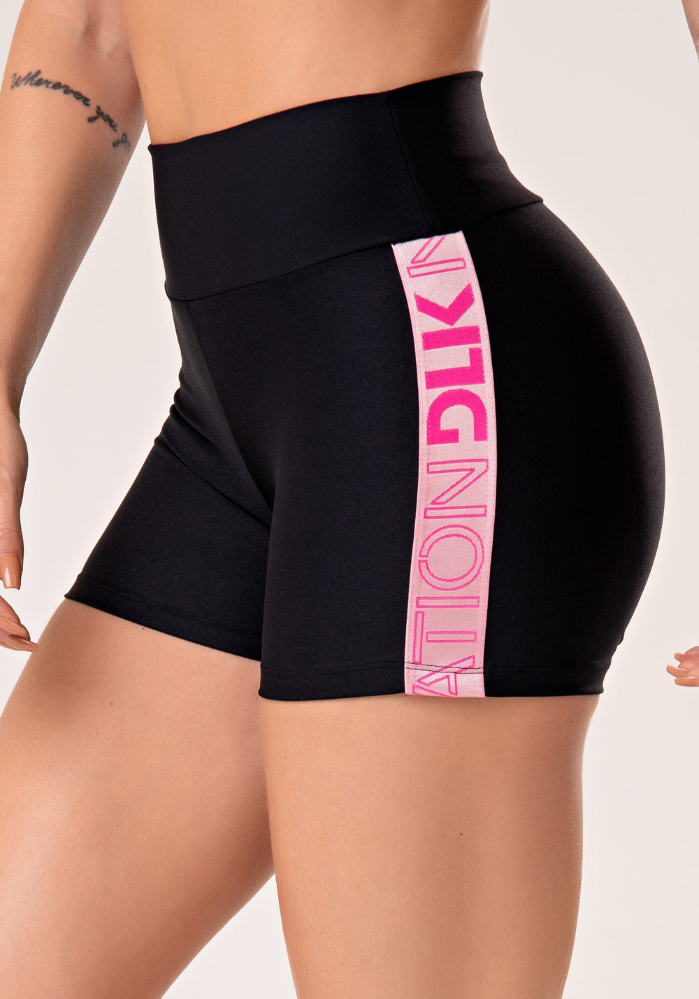 Short Fitness Feminino Preto Com Elástico Lateral Rosa Nation Dlk