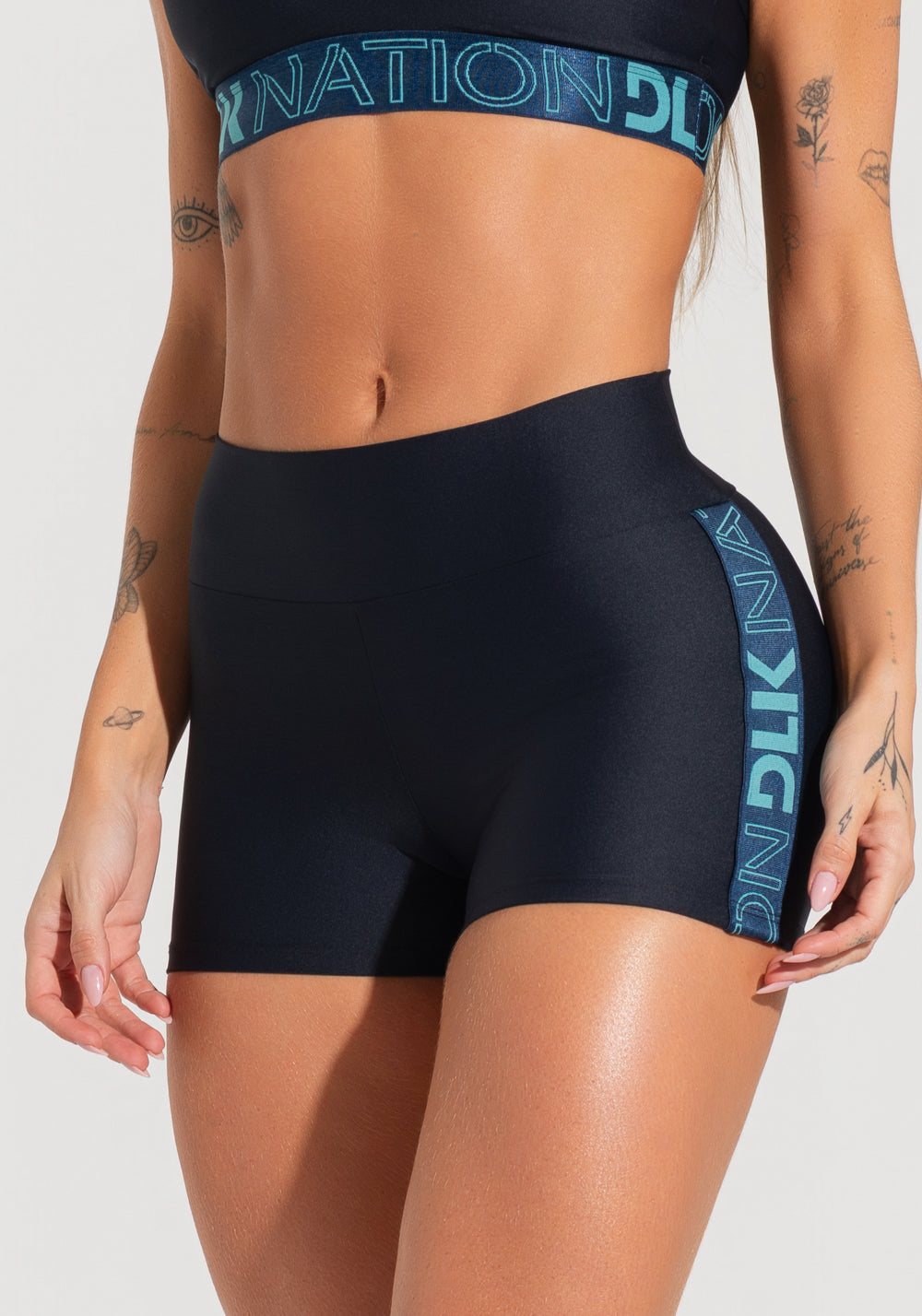 Short Fitness Feminino Preto Com Elástico Lateral Azul Marinho Nation Dlk
