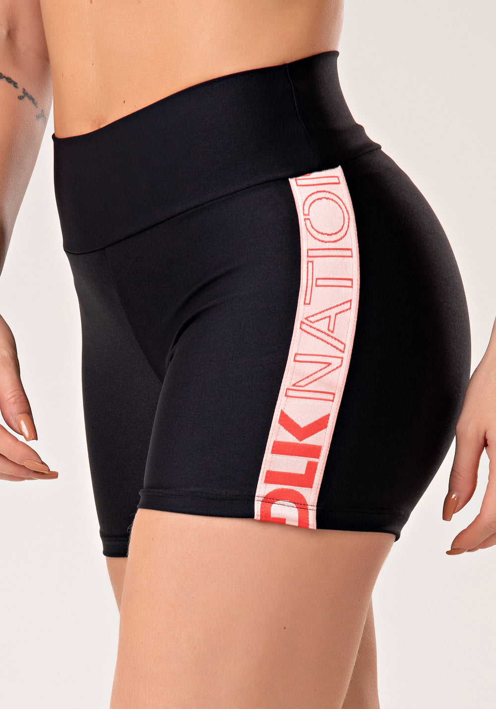 Short Fitness Feminino Preto Com Elástico Lateral Goiaba Nation Dlk
