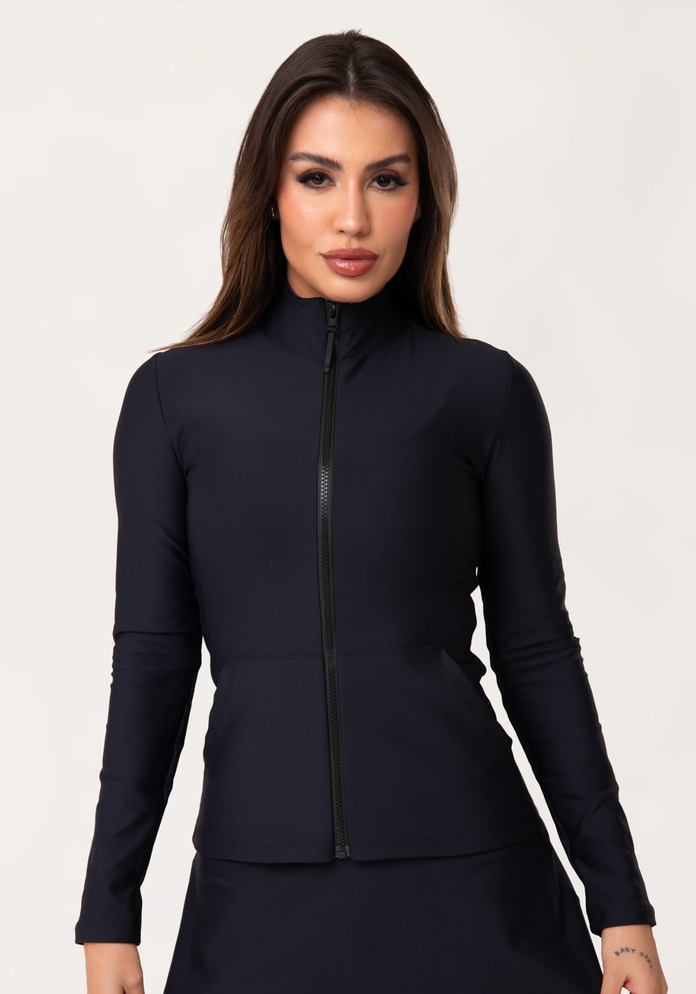 Casaco Fitness Feminino Preto Com Zíper E Bolsos Aura Dlk