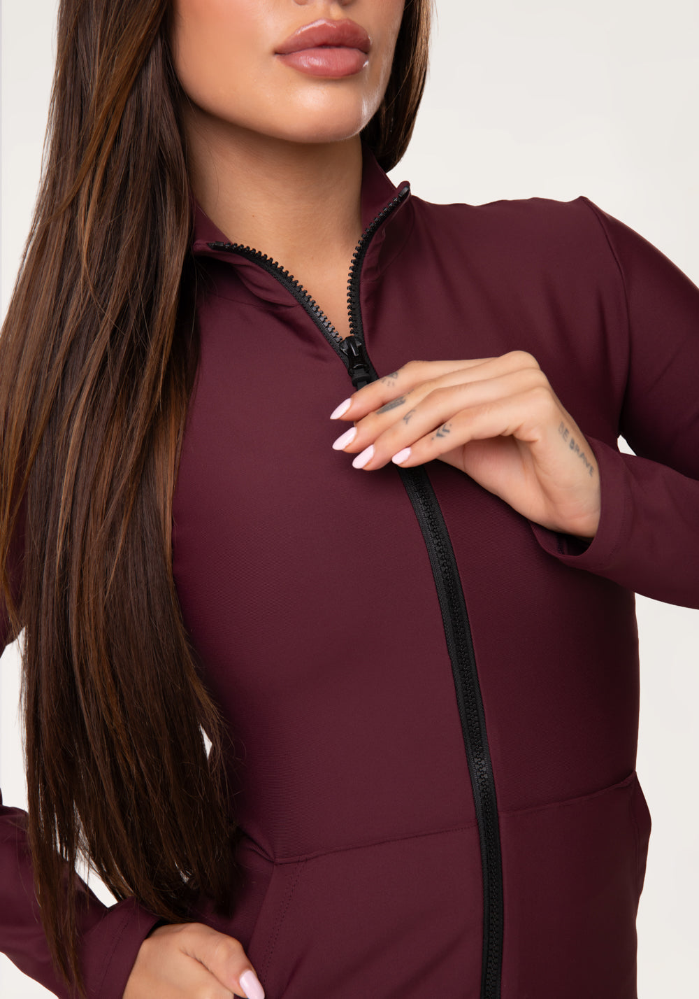 Casaco Fitness Feminino Vinho com Zíper e Bolsos Aura Dlk