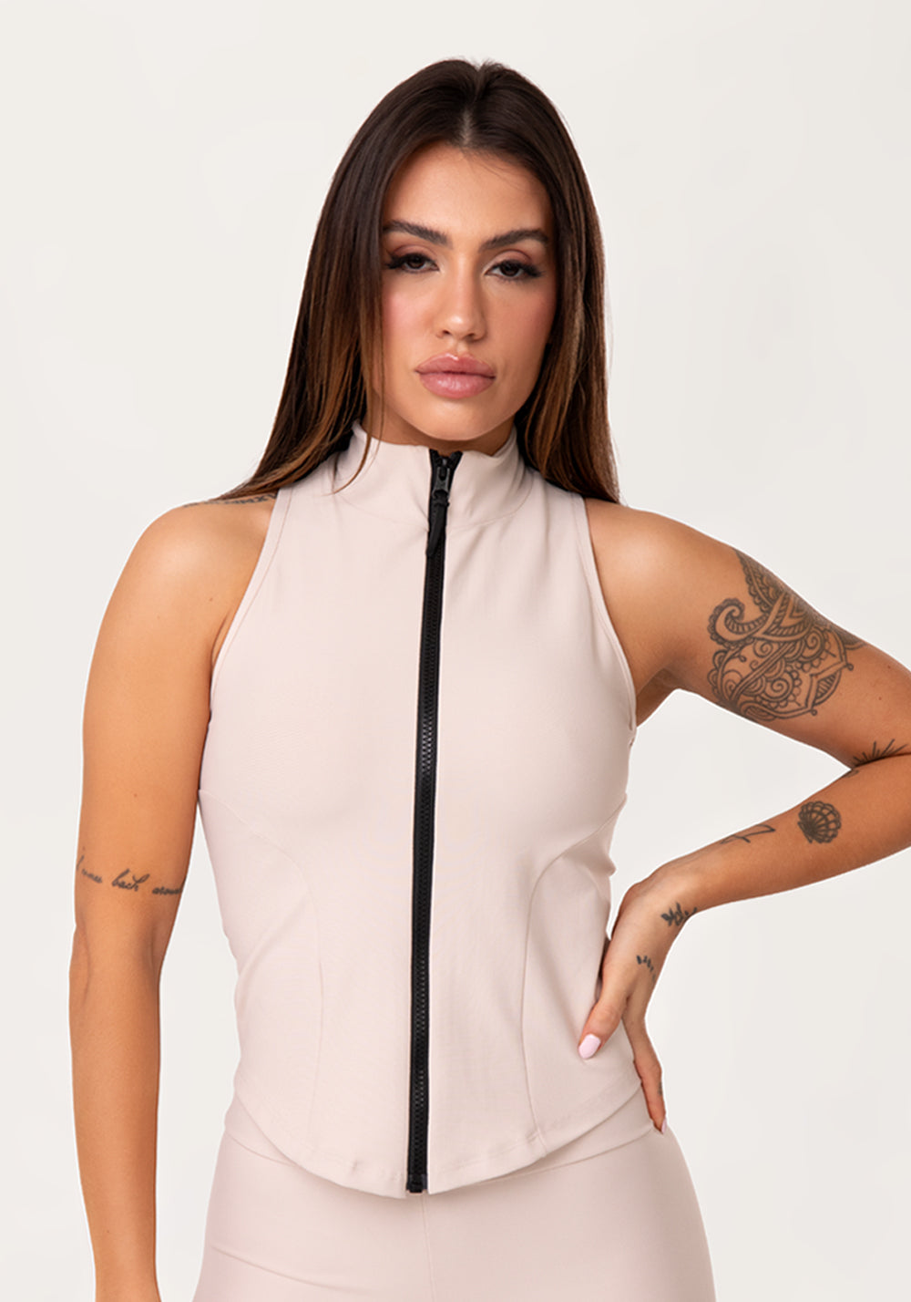Colete Fitness Feminino Nude Com Zíper E Recortes Aura Dlk