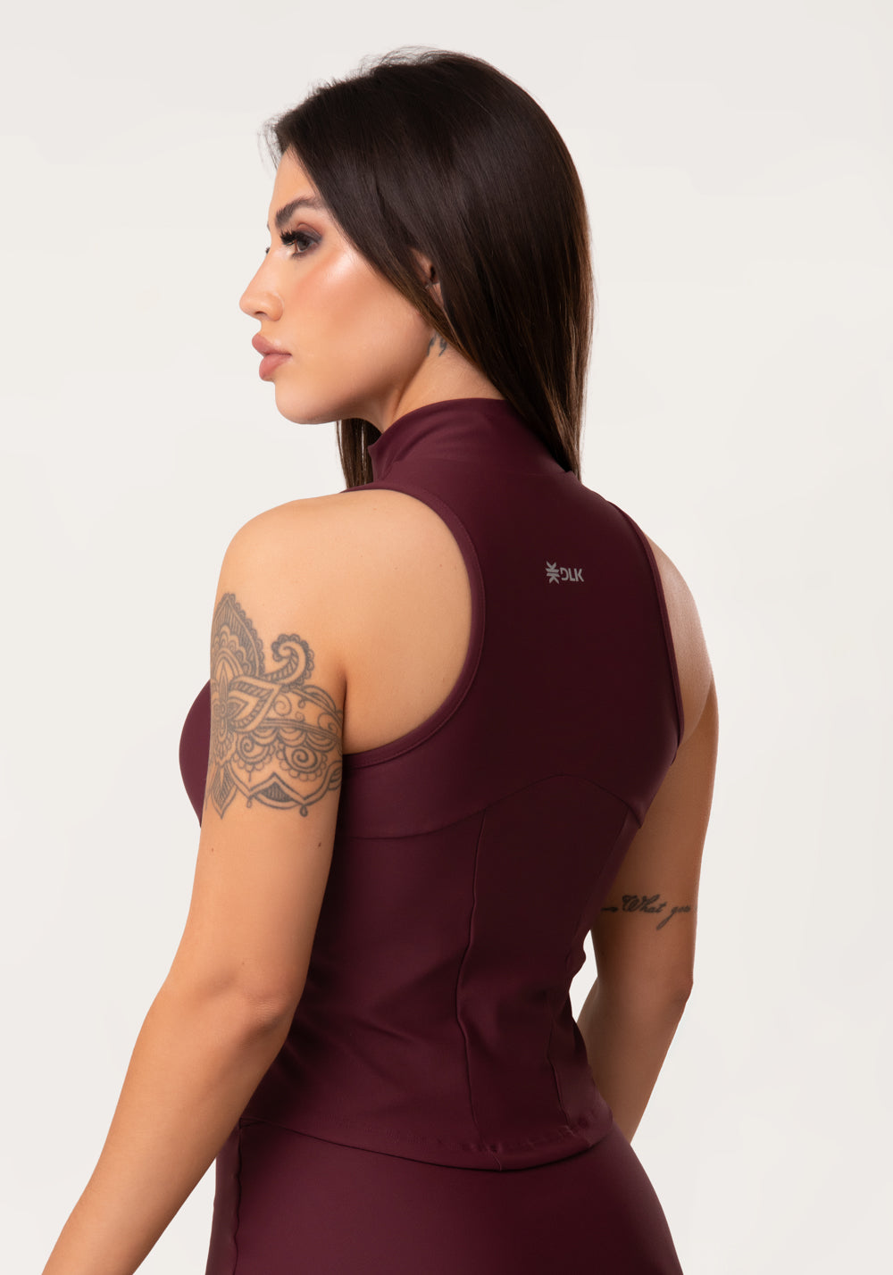 Colete Fitness Feminino Vinho Com Zíper E Recortes Aura Dlk