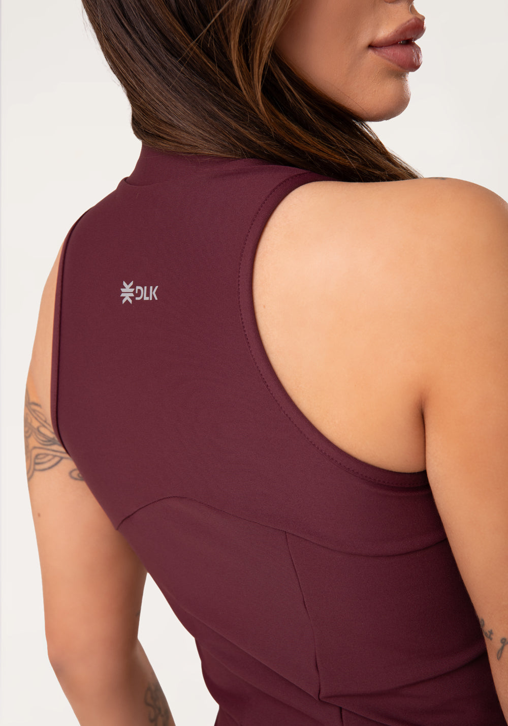 Colete Fitness Feminino Vinho Com Zíper E Recortes Aura Dlk