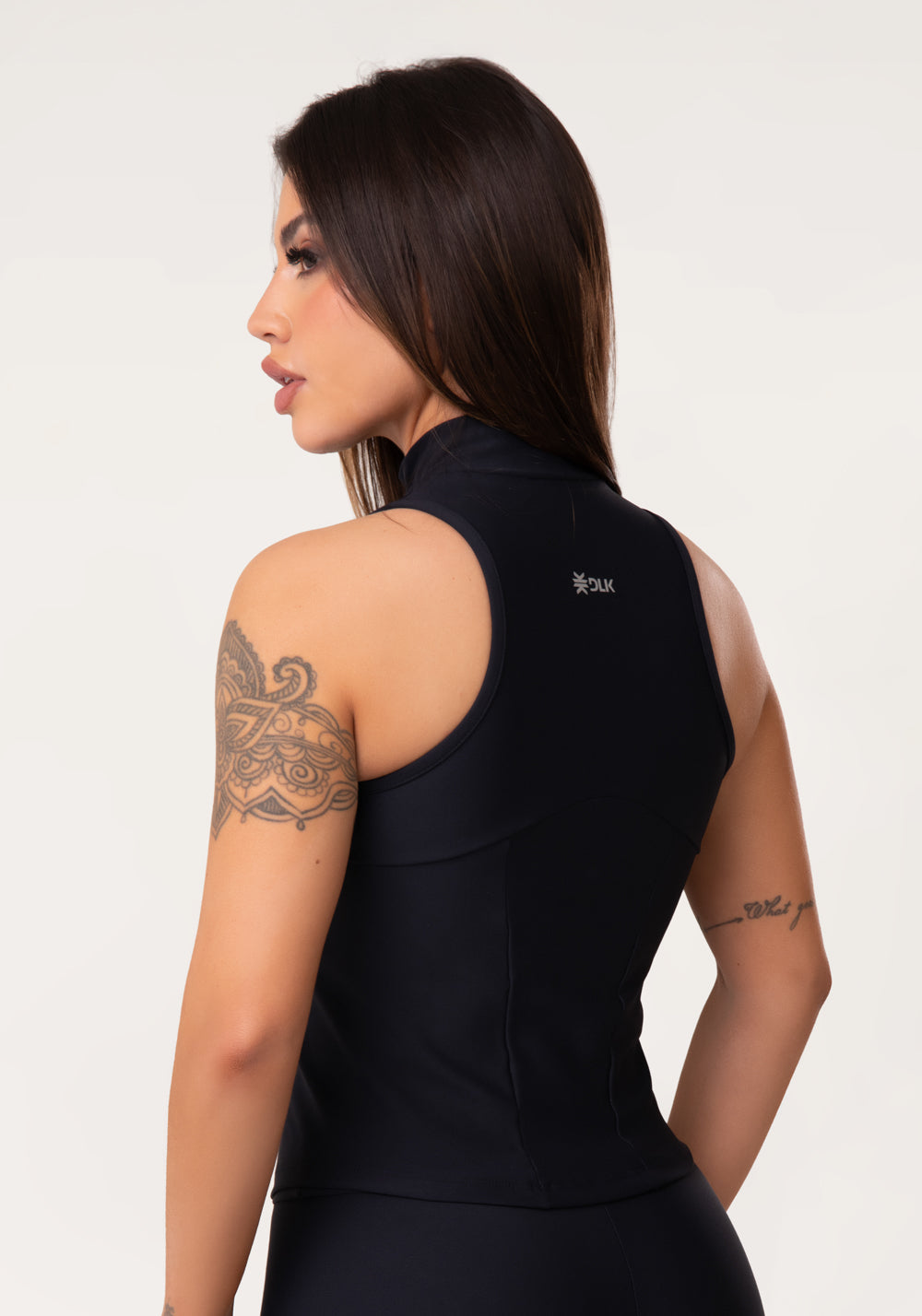 Colete Fitness Feminino Preto Com Zíper E Recortes Aura Dlk