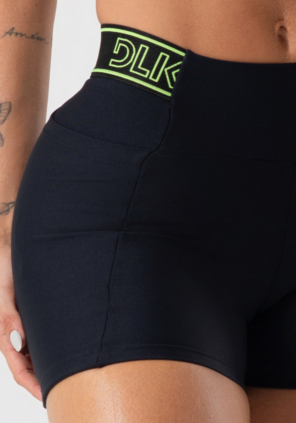 Short Fitness Feminino Com Bolsos E Elástico No Cós Activity Dlk Preto